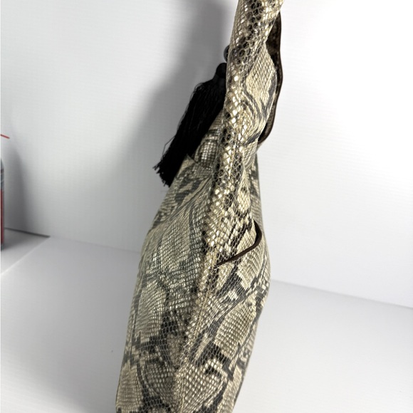 Donna Karan Black and Cream Hobo Bag - Picture 10 of 16